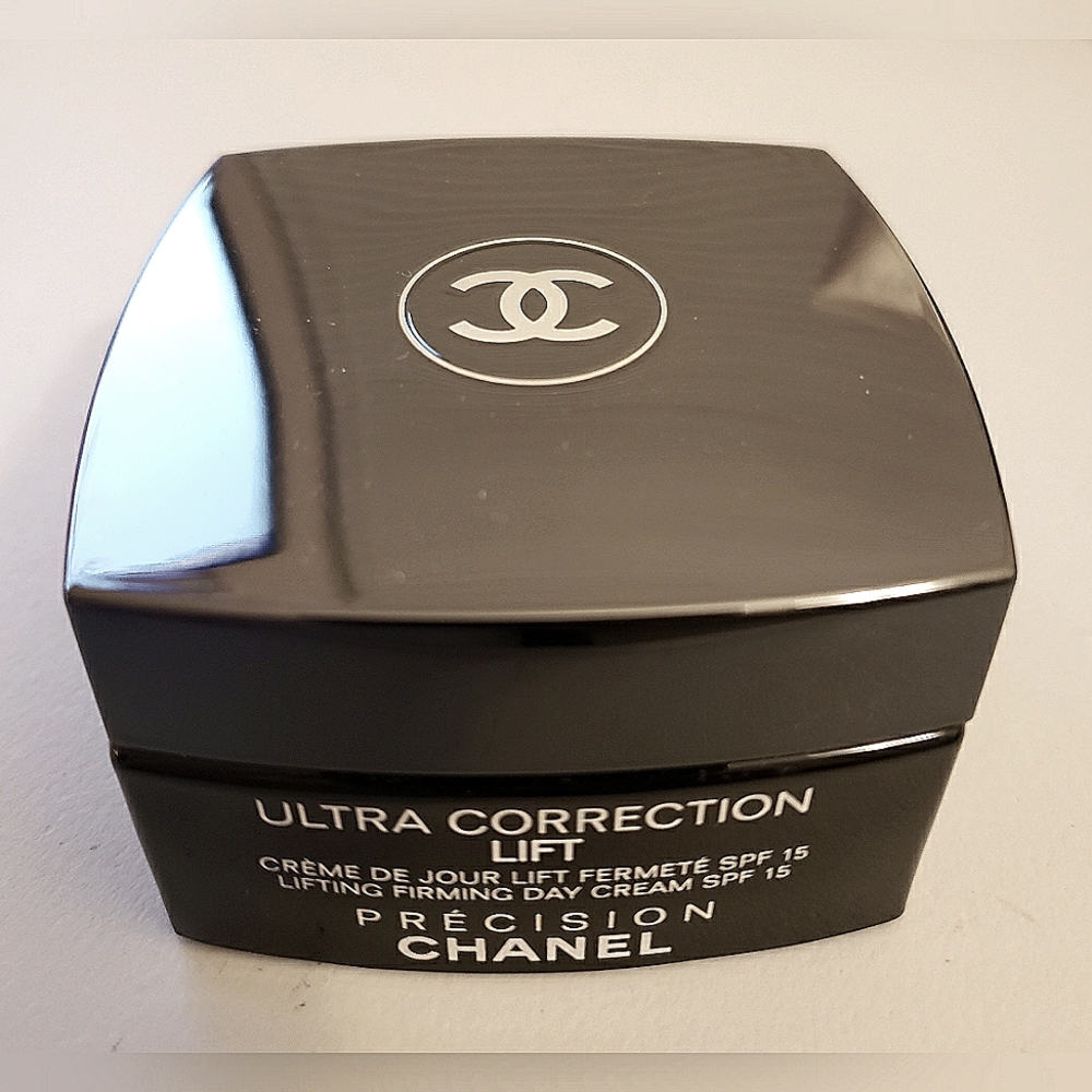 Chanel Ultra Correction Lift